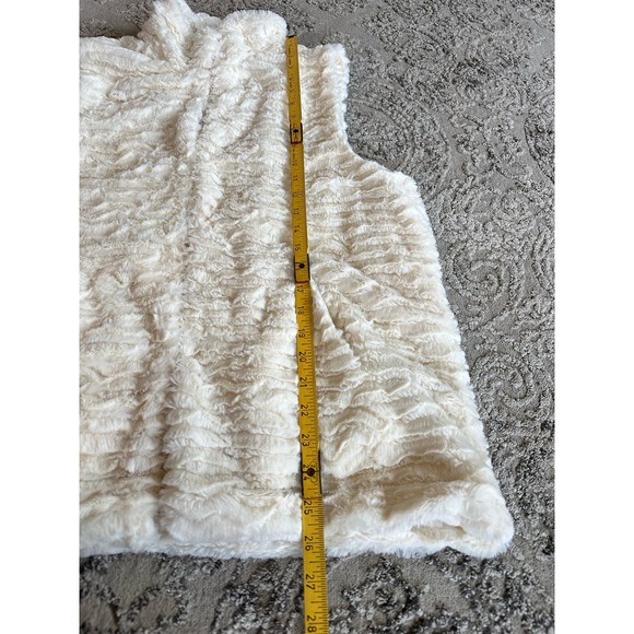 Betsey Johnson Ivory Faux Fur Vest Hook Eye Closure Sz. Large - Picture 7 of 8